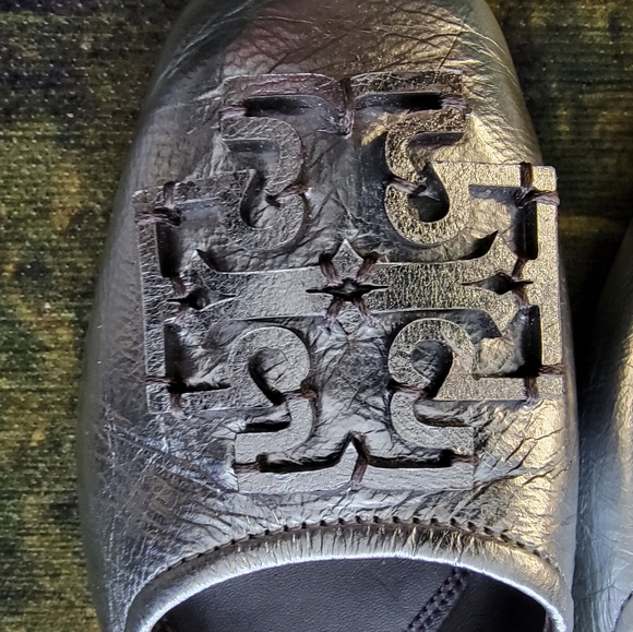 Tory Burch Silver Leather Women's Ballet Flats Size 6.5 - Picture 5 of 8